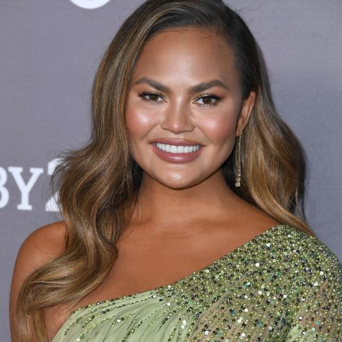 Chrissy Teigen at the 2019 Baby2Baby Gala Presented By Paul Mitchell - Arrivals