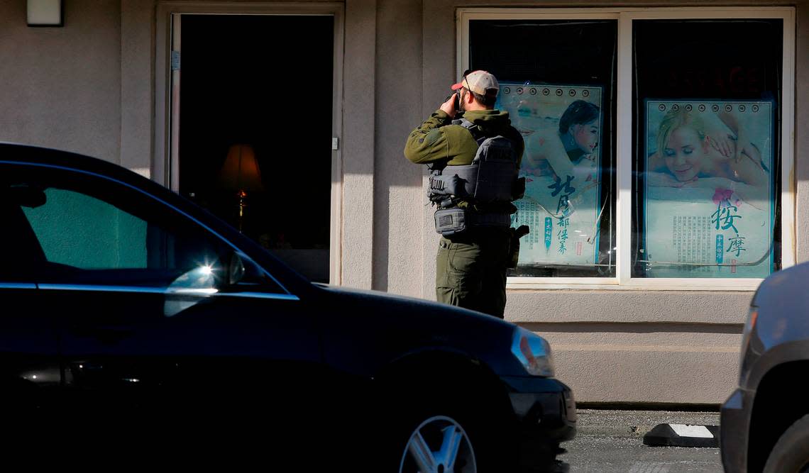 Kennewick police help federal agents search a massage business at 6201 West Clearwater Ave., Kennewick. A series of searches across Washington state March 1, 2023, focused on human trafficking.